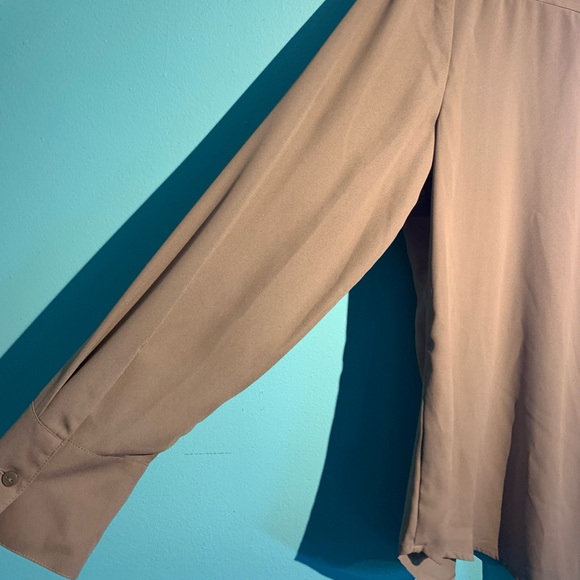 Worthington beige blouse size XL. 🌸 - Picture 4 of 6
